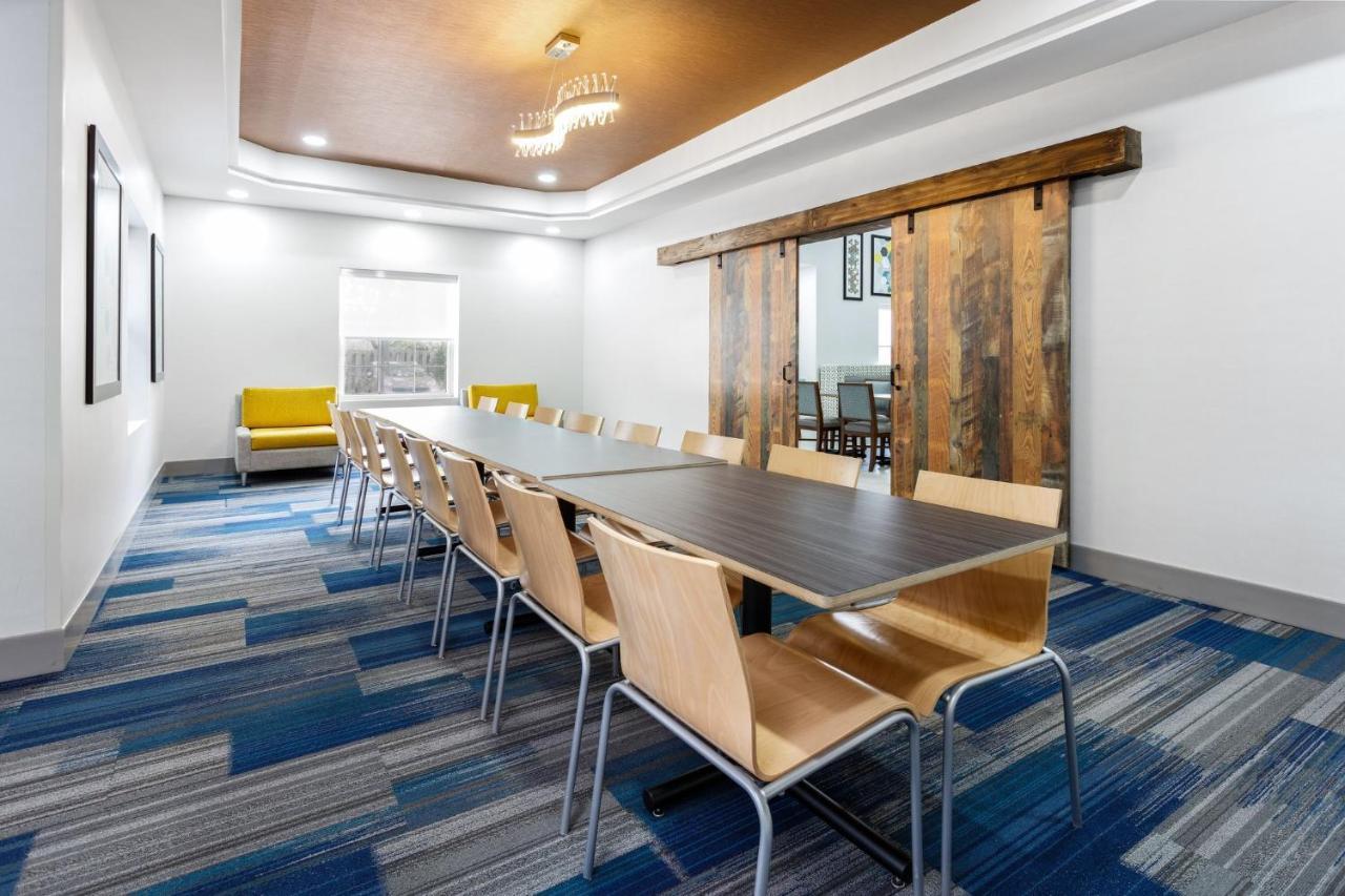 Holiday Inn Express & Suites Williamsburg By Ihg Exterior foto